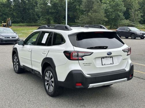 Crystal White Pearl 2023 Subaru Outback Limited