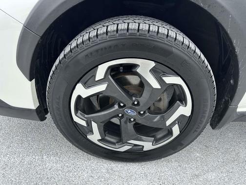 Crystal White Pearl 2023 Subaru Crosstrek Limited