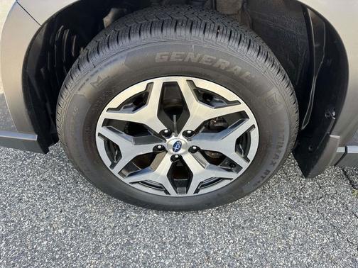 Magnetite Gray Metallic 2023 Subaru Forester Premium