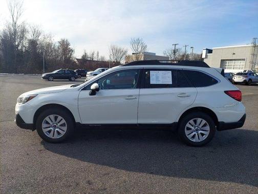 Photo 5 of 29 of 2019 Subaru Outback 2.5i Premium