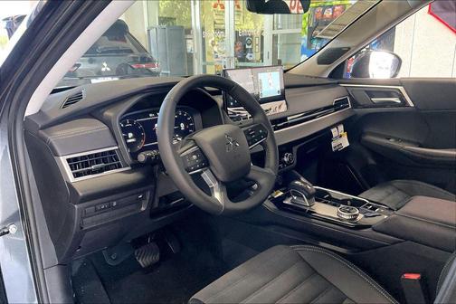Graphite Gray 2026 Mitsubishi Outlander SE