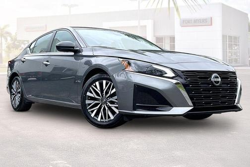 Gun Metallic 2025 Nissan Altima 2.5 SV