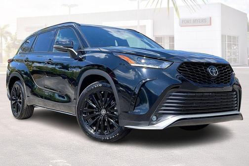 Midnight Black Metallic 2025 Toyota Highlander XSE
