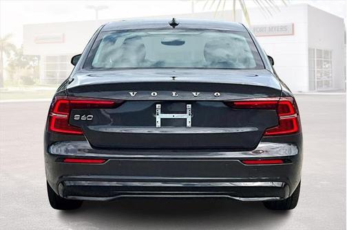 2024 Volvo S60 B5 Plus Dark Theme