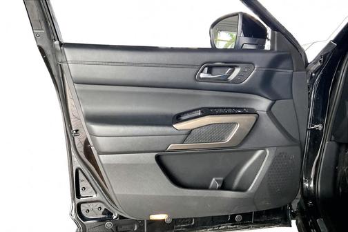 Super Black 2022 Nissan Pathfinder Platinum 4WD