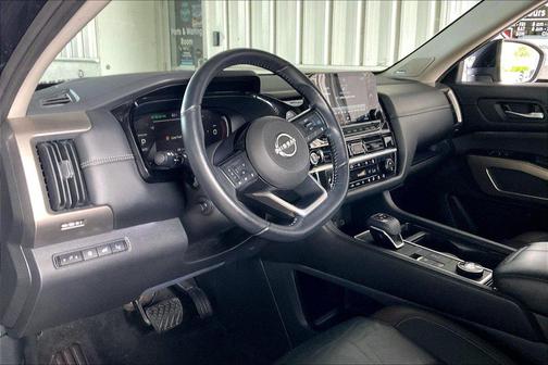 Super Black 2022 Nissan Pathfinder Platinum 4WD