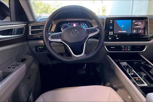 Deep Black Pearl 2026 Volkswagen Atlas 2.0T SE w/Technology 4MOTION