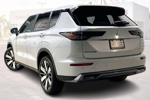 White Diamond 2026 Mitsubishi Outlander SE 1.5T 2WD