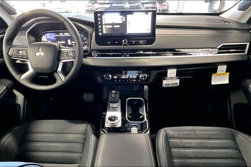 White Diamond 2026 Mitsubishi Outlander SE 1.5T 2WD