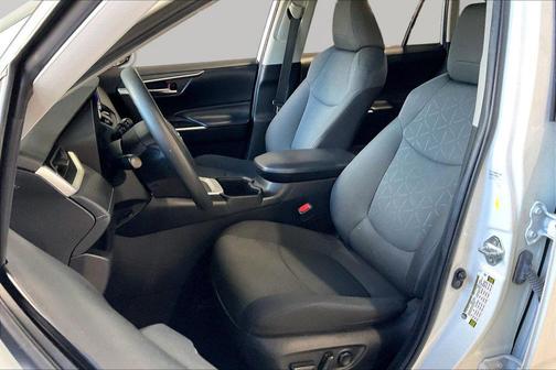 Ice 2024 Toyota RAV4 XLE