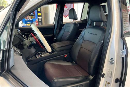 Platinum White Pearl 2025 Honda Ridgeline Black