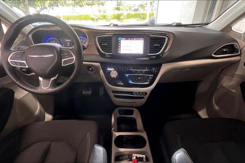 Granite Crystal Metallic Clearcoat 2023 Chrysler Voyager LX