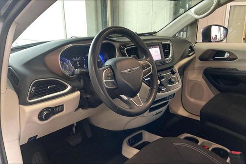 Granite Crystal Metallic Clearcoat 2023 Chrysler Voyager LX