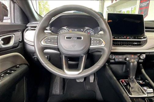 Silver Zynith Metallic Clearcoat 2025 Jeep Compass Limited