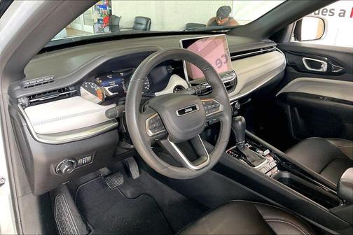 Silver Zynith Metallic Clearcoat 2025 Jeep Compass Limited