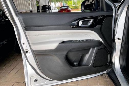 Silver Zynith Metallic Clearcoat 2025 Jeep Compass Limited