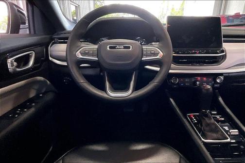Red Hot Pearlcoat 2025 Jeep Compass Limited