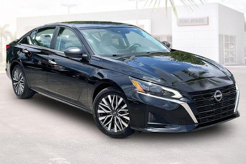 Super Black 2025 Nissan Altima 2.5 SV
