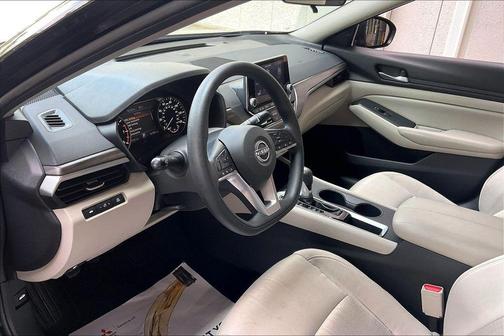 Super Black 2025 Nissan Altima 2.5 SV