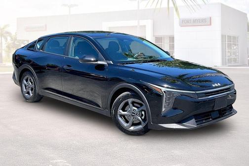 Aurora Black Pearl 2025 Kia K4 LXS