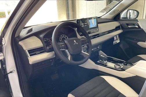 White Diamond 2026 Mitsubishi Outlander SE 1.5T S-AWC