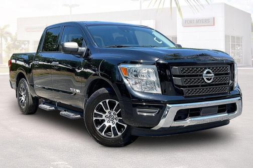 Super Black 2022 Nissan Titan SV