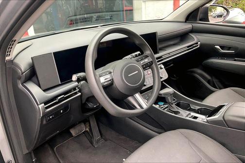 2025 Hyundai TUCSON SE