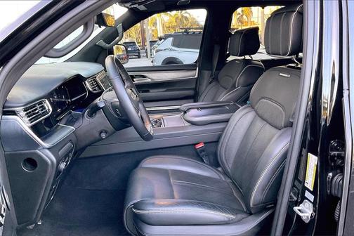 2023 Jeep Grand Wagoneer Series II Obsidian