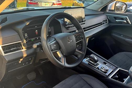 White Diamond 2024 Mitsubishi Outlander PHEV SE S-AWC