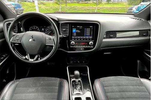 2020 Mitsubishi Outlander LE