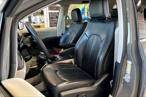 Ceramic Gray Clearcoat 2023 Chrysler Pacifica Touring L