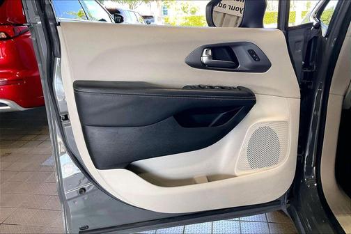 Ceramic Gray Clearcoat 2023 Chrysler Pacifica Touring L