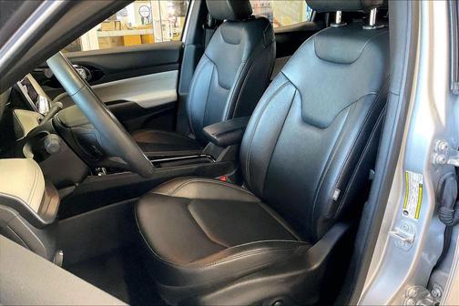 Silver Zynith Metallic Clearcoat 2025 Jeep Compass Limited