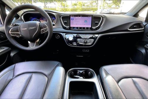 Bright White Clearcoat 2025 Chrysler Pacifica L