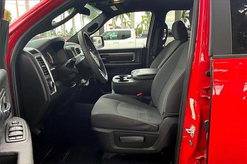 2024 RAM 1500 Classic Warlock Crew Cab 4x2 5'7' Box