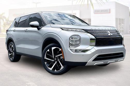 Alloy Silver Metallic 2023 Mitsubishi Outlander SE