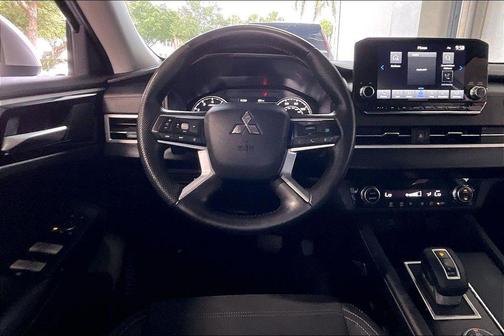 Alloy Silver Metallic 2023 Mitsubishi Outlander SE