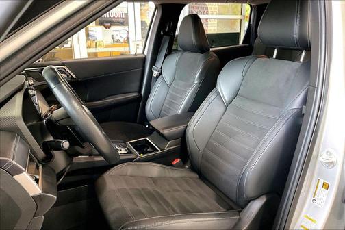 Alloy Silver Metallic 2023 Mitsubishi Outlander SE
