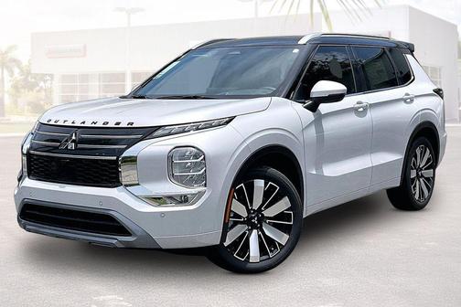 White Diamond With Black Roof 2026 Mitsubishi Outlander SEL