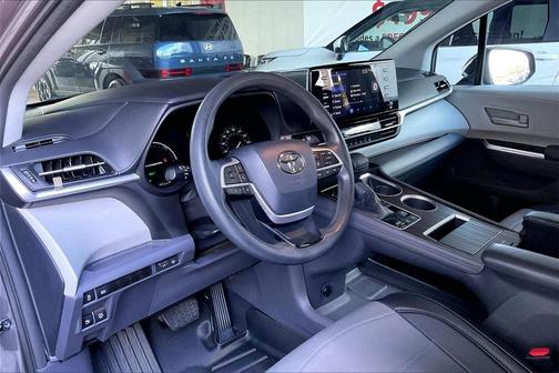 2021 Toyota Sienna LE