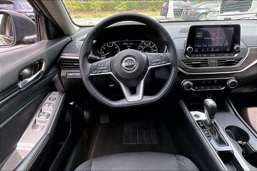 Super Black 2025 Nissan Altima 2.5 SV
