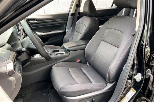 Super Black 2025 Nissan Altima 2.5 SV