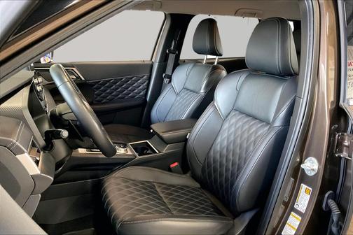 Deep Bronze Metallic 2024 Mitsubishi Outlander SEL