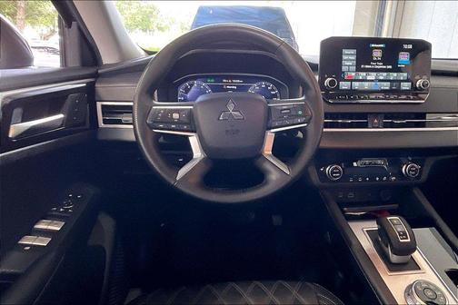 Deep Bronze Metallic 2024 Mitsubishi Outlander SEL