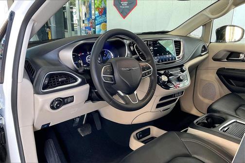 2024 Chrysler Pacifica Hybrid Select