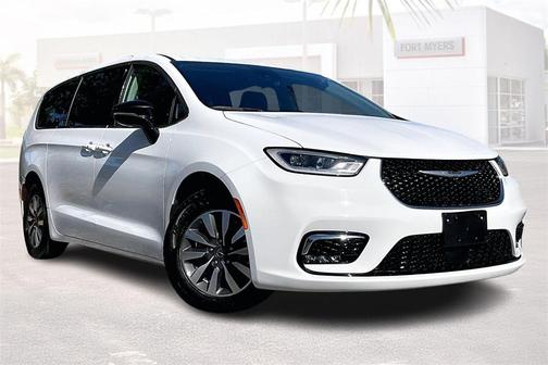 2024 Chrysler Pacifica Hybrid Select