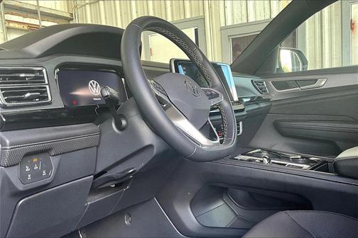 2024 Volkswagen Atlas Cross Sport 2.0T SE w/Technology 4MOTION