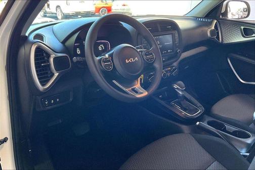 Snow White Pearl 2025 Kia Soul LX