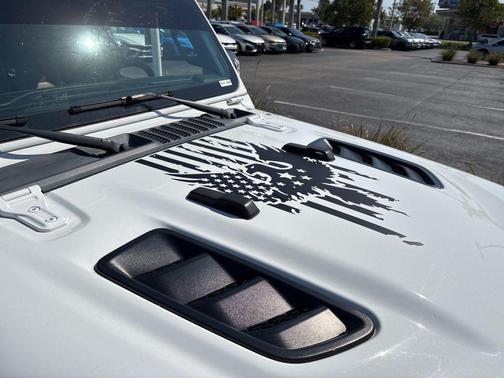 Bright White Clearcoat 2023 Jeep Wrangler Rubicon
