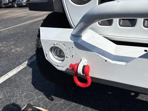 Bright White Clearcoat 2023 Jeep Wrangler Rubicon